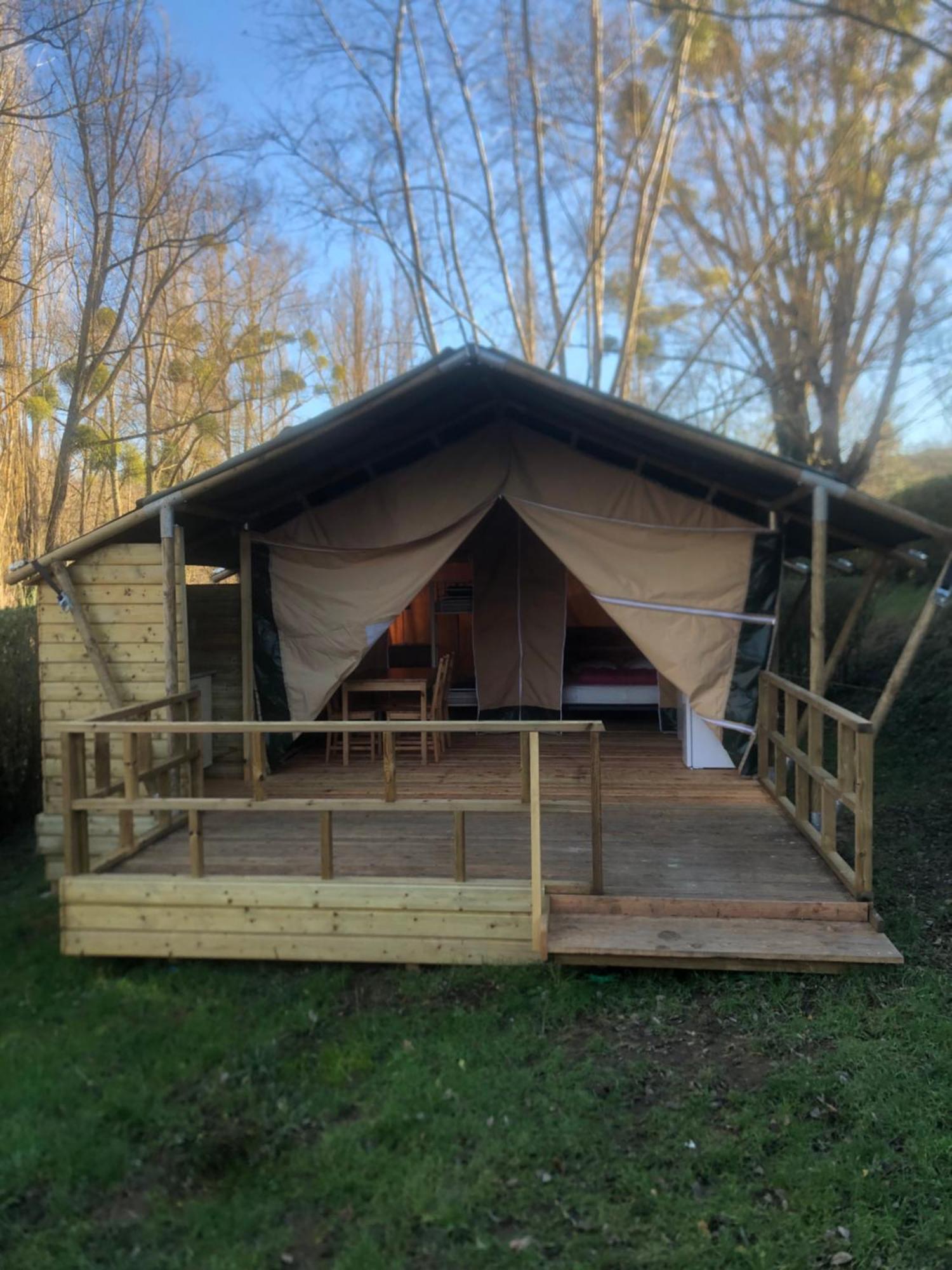 Camping Du Pont De St Gal Saint-Gal-sur-Sioule ภายนอก รูปภาพ